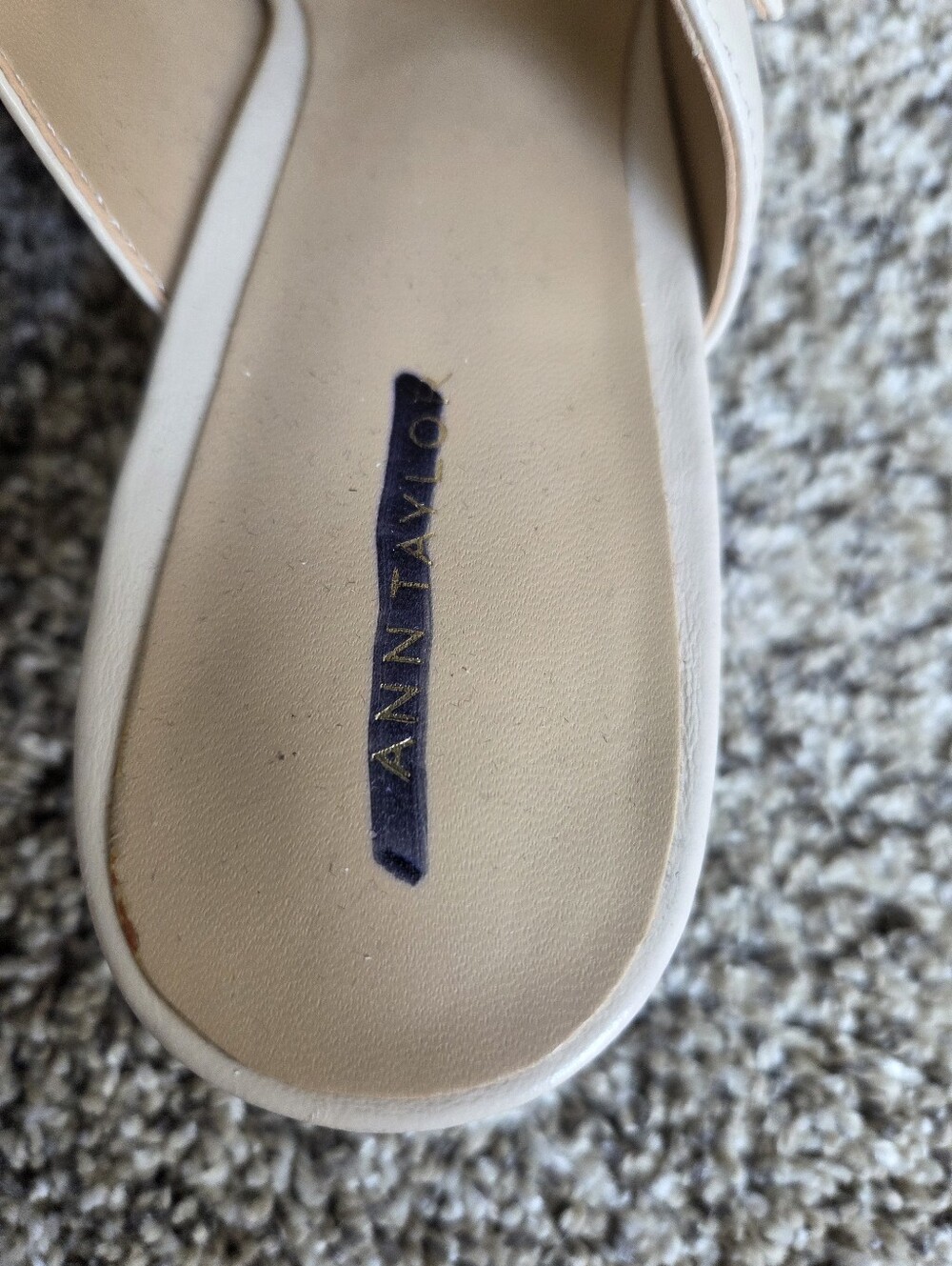 Ann Taylor NWOT Pointed Toe Buckle Slip-On Kitten Heel Mule Size 8 Cream Ivory - Picture 4 of 8